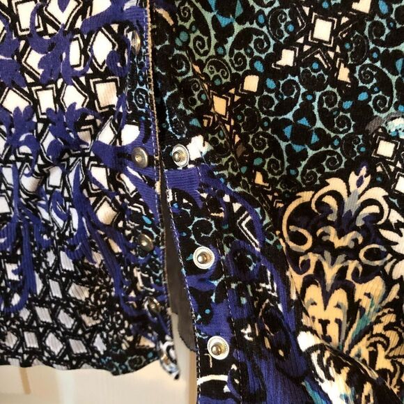 WHBM LS Abstract Sweater w Snaps - Picture 5 of 10